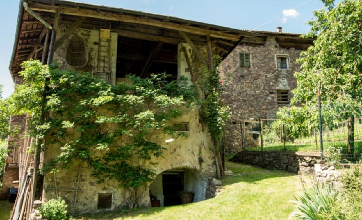 Maso Rover preserves the features of the ancient farmhouses | © Sara Zucal, Rete di Riserve Val di Cembra Avisio Maso Rover preserves the features of the ancient farmhouses | © Sara Zucal, Rete di Riserve Val di Cembra Avisio